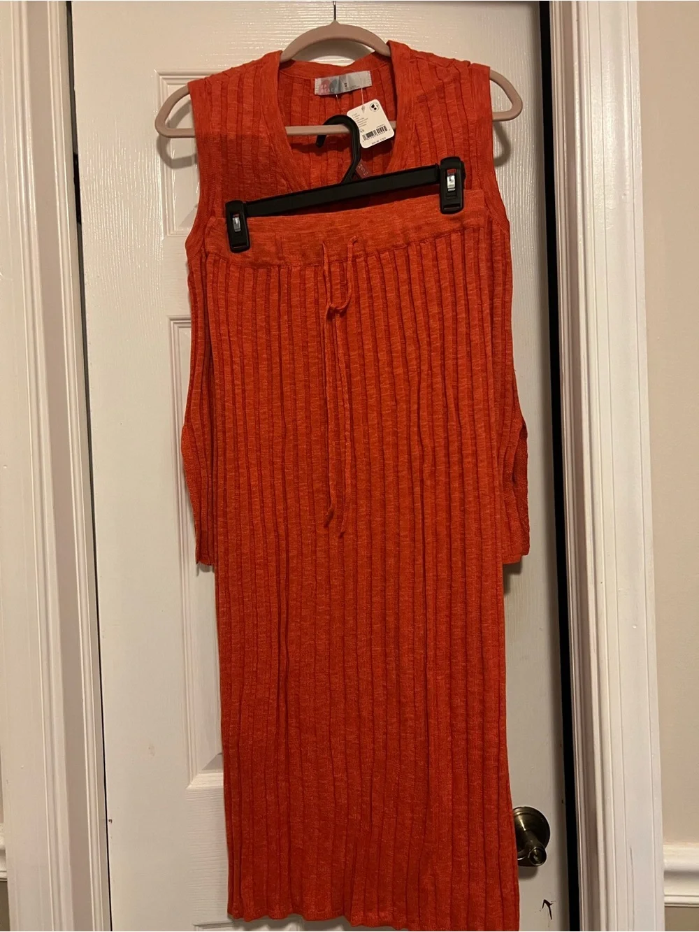 Sleeveless V-Neck Ribbed Knit Tank Top - Orange